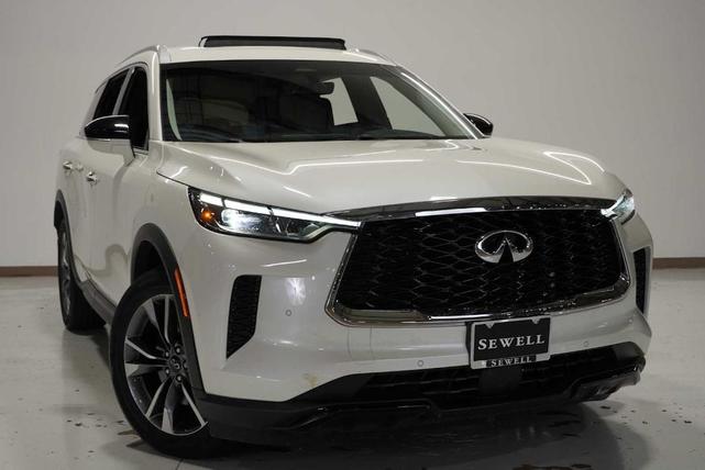 Photo of 2023 Majestic White INFINITI QX60