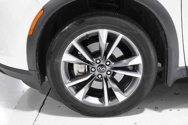 Photo of 2023 Majestic White INFINITI QX60