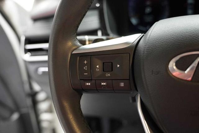 Photo of 2023 Majestic White INFINITI QX60
