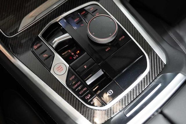 Photo of 2026 Alpine White BMW X6