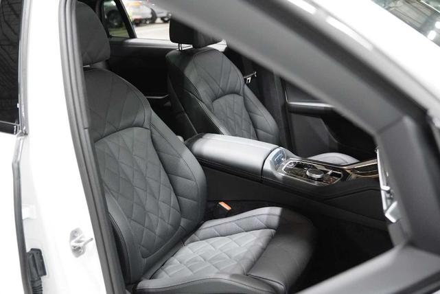 Photo of 2026 Alpine White BMW X6