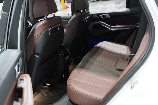 Photo of 2024 Mineral White Metallic BMW X5