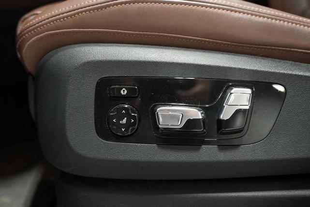 Photo of 2024 Mineral White Metallic BMW X5