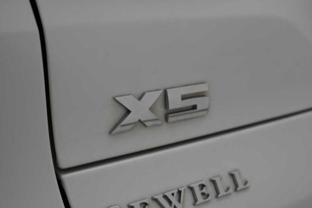Photo of 2024 Mineral White Metallic BMW X5
