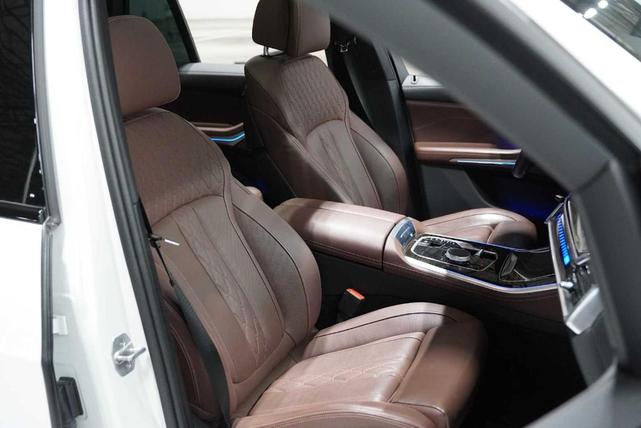 Photo of 2024 Mineral White Metallic BMW X5