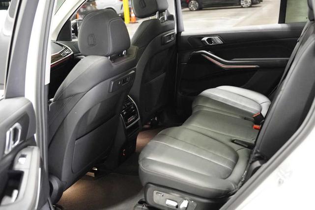 Photo of 2021 Alpine White BMW X7