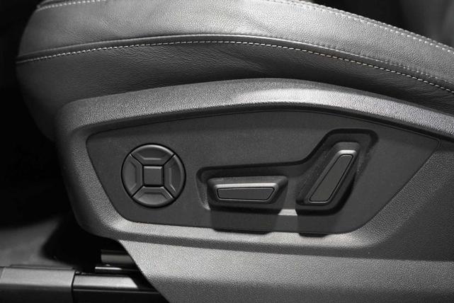 Photo of 2023 Glacier White Metallic Audi Q8