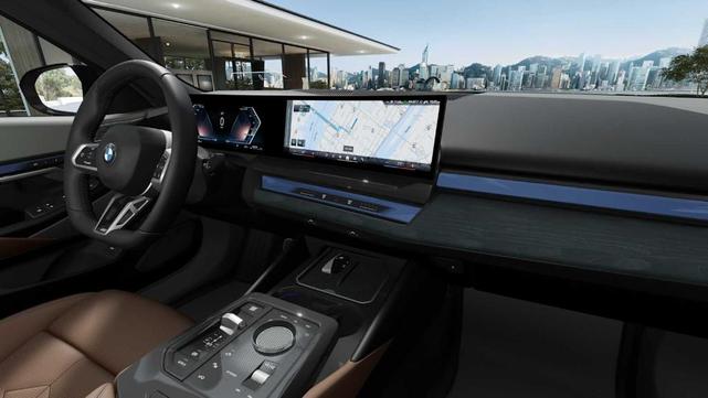 Photo of 2026 Carbon Black Metallic BMW 540