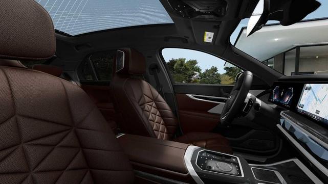 Photo of 2025 Mineral White Metallic BMW 740
