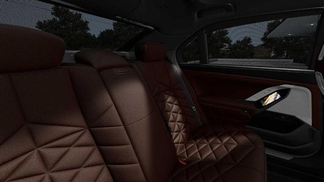 Photo of 2025 Mineral White Metallic BMW 740