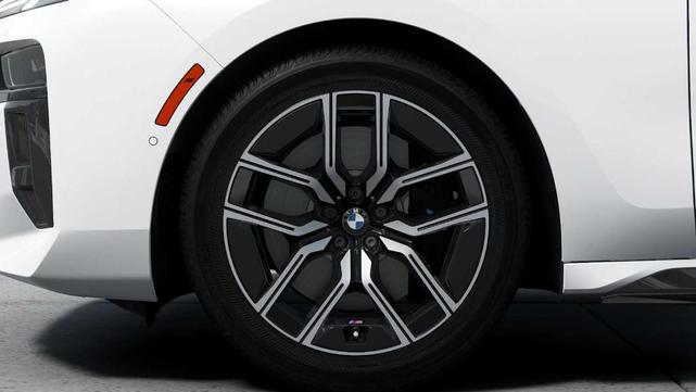 Photo of 2025 Mineral White Metallic BMW 740