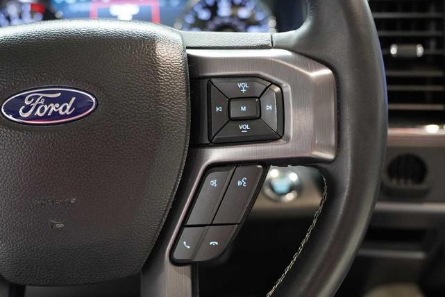 Photo of 2021 Star White Ford Expedition