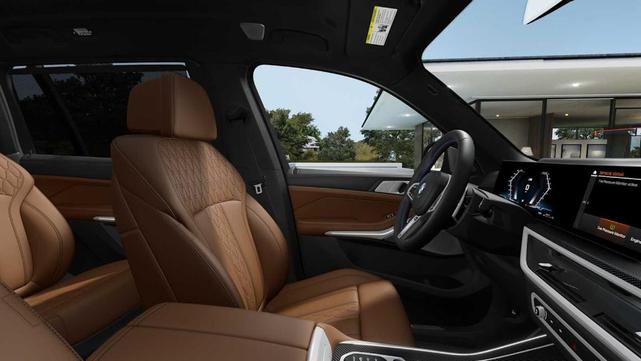 Photo of 2026 Mineral White Metallic BMW X7