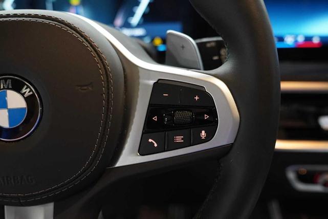 Photo of 2025 Black Sapphire Metallic BMW X7