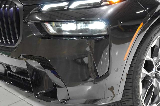 Photo of 2025 Black Sapphire Metallic BMW X7