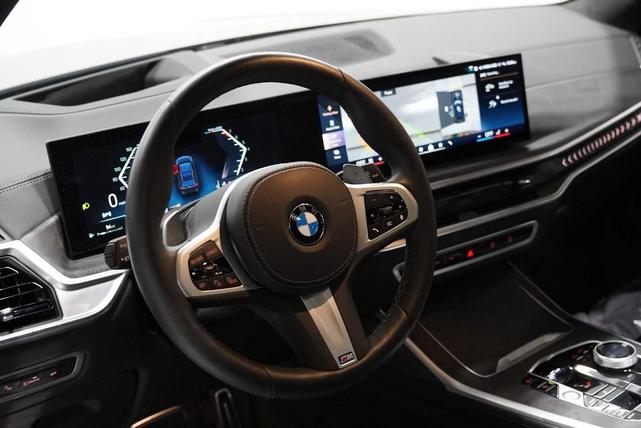 Photo of 2025 Black Sapphire Metallic BMW X7