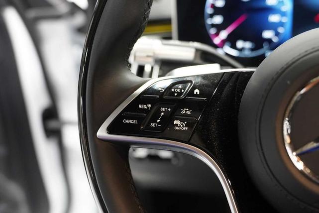 Photo of 2024 MANUFAKTUR Moonlight White Metallic Mercedes-Benz S-Class