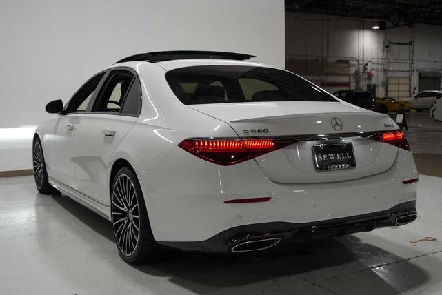 Photo of 2024 MANUFAKTUR Moonlight White Metallic Mercedes-Benz S-Class