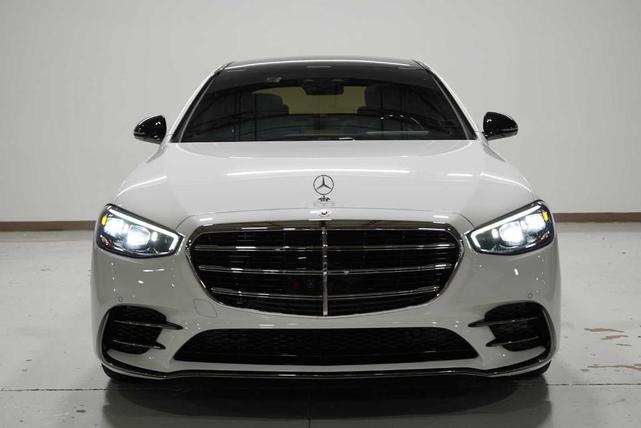 Photo of 2024 MANUFAKTUR Moonlight White Metallic Mercedes-Benz S-Class