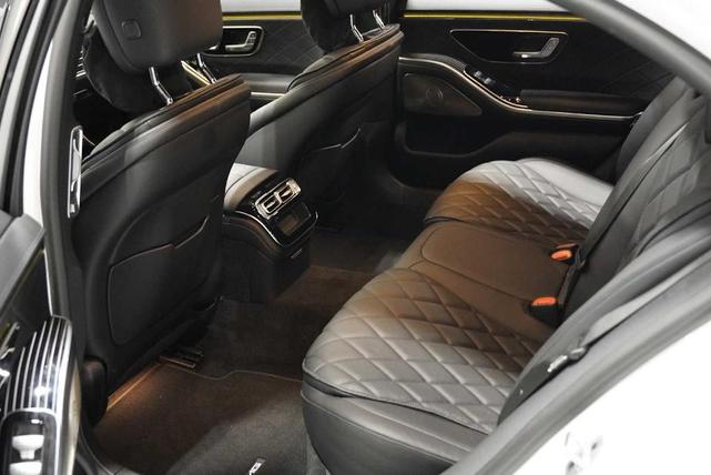 Photo of 2024 MANUFAKTUR Moonlight White Metallic Mercedes-Benz S-Class
