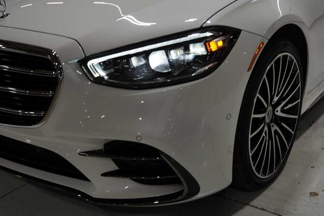 Photo of 2024 MANUFAKTUR Moonlight White Metallic Mercedes-Benz S-Class