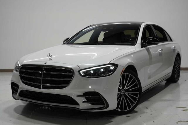 Photo of 2024 MANUFAKTUR Moonlight White Metallic Mercedes-Benz S-Class