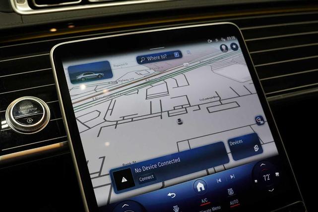 Photo of 2024 MANUFAKTUR Moonlight White Metallic Mercedes-Benz S-Class