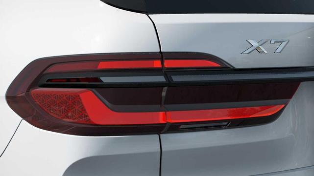 Photo of 2026 Mineral White Metallic BMW X7