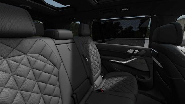 Photo of 2026 Mineral White Metallic BMW X7