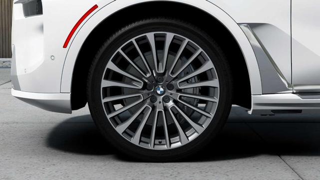 Photo of 2026 Mineral White Metallic BMW X7
