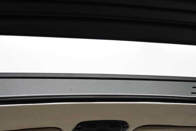 Photo of 2021 Mineral White Metallic BMW X7