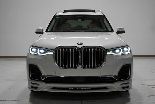 Photo of 2021 Mineral White Metallic BMW X7