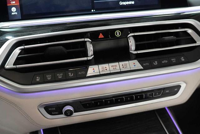 Photo of 2021 Mineral White Metallic BMW X7