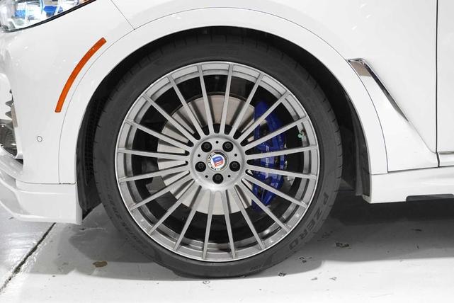 Photo of 2021 Mineral White Metallic BMW X7