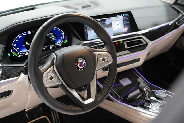 Photo of 2021 Mineral White Metallic BMW X7