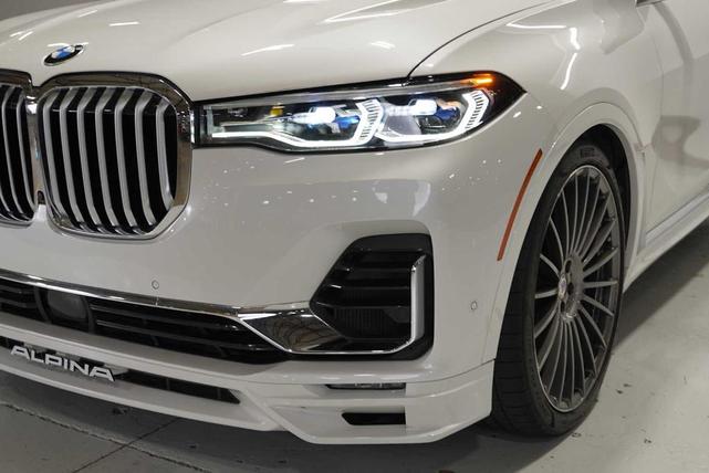 Photo of 2021 Mineral White Metallic BMW X7