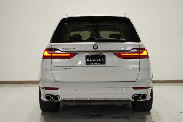 Photo of 2021 Mineral White Metallic BMW X7