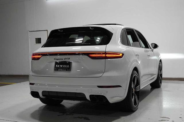 Photo of 2023 Carrara White Metallic Porsche Cayenne