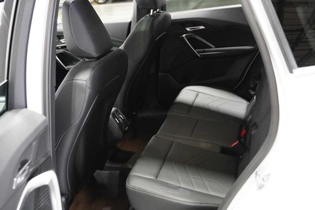Photo of 2025 Mineral White Metallic BMW X1