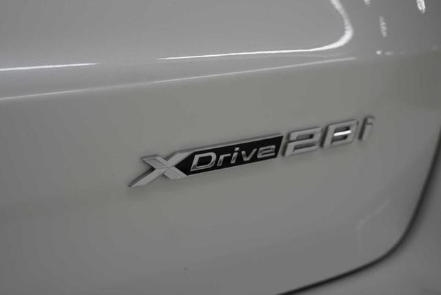 Photo of 2025 Mineral White Metallic BMW X1