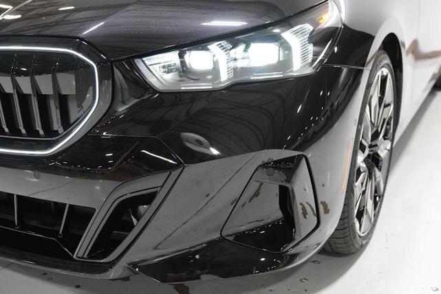 Photo of 2026 Black Sapphire Metallic BMW 530