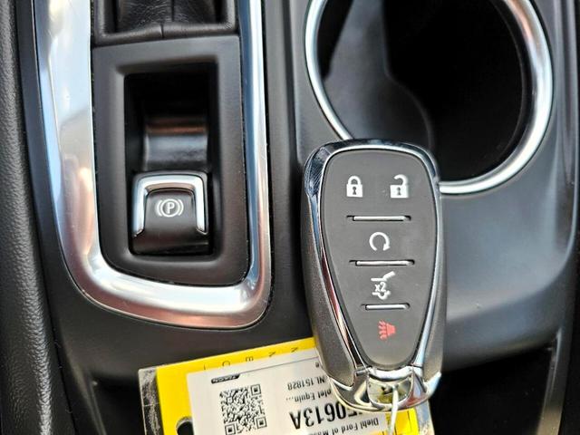 Photo of 2022 White Chevrolet Equinox