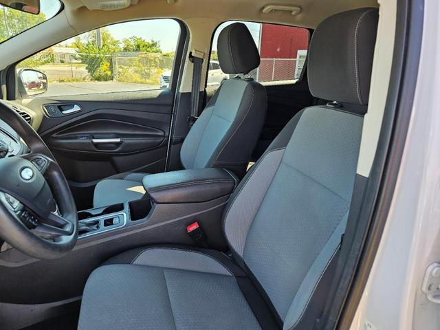 Photo of 2017 White Ford Escape