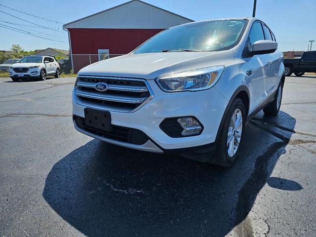 Photo of 2017 White Ford Escape