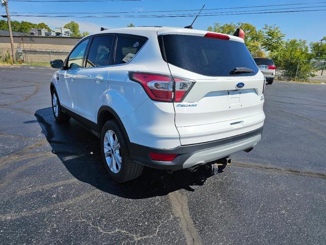 Photo of 2017 White Ford Escape