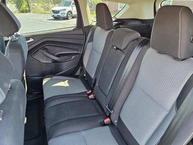 Photo of 2017 White Ford Escape