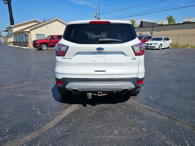 Photo of 2017 White Ford Escape