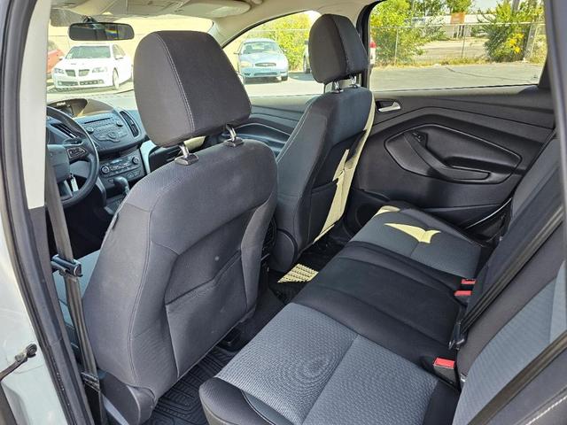 Photo of 2017 White Ford Escape