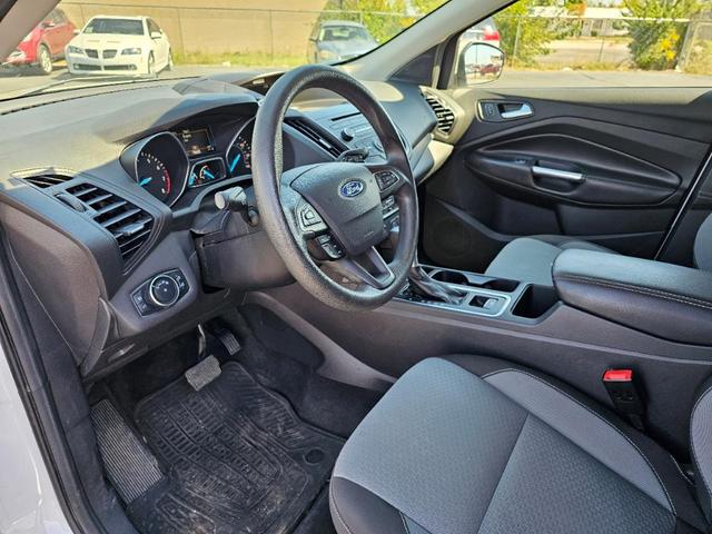 Photo of 2017 White Ford Escape