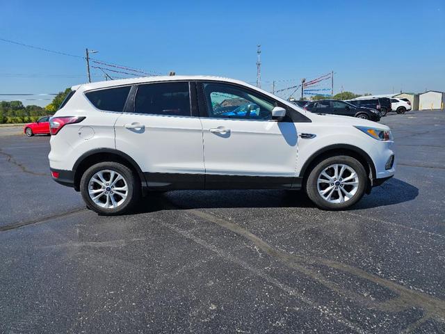 Photo of 2017 White Ford Escape